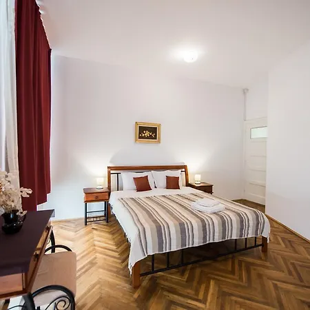 Old City Mary Apartment *